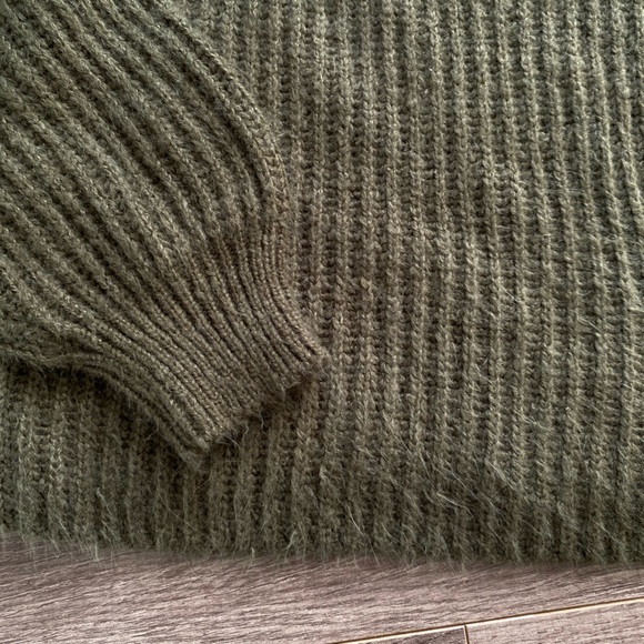 REVOLVE MINKPINK olive green crewneck knit sweater w/ balloon sleeves - Picture 4 of 8